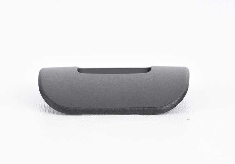 Embellecedor liberación asiento trasero OEM 52209113324 para BMW E93, F33, F83. Original BMW.