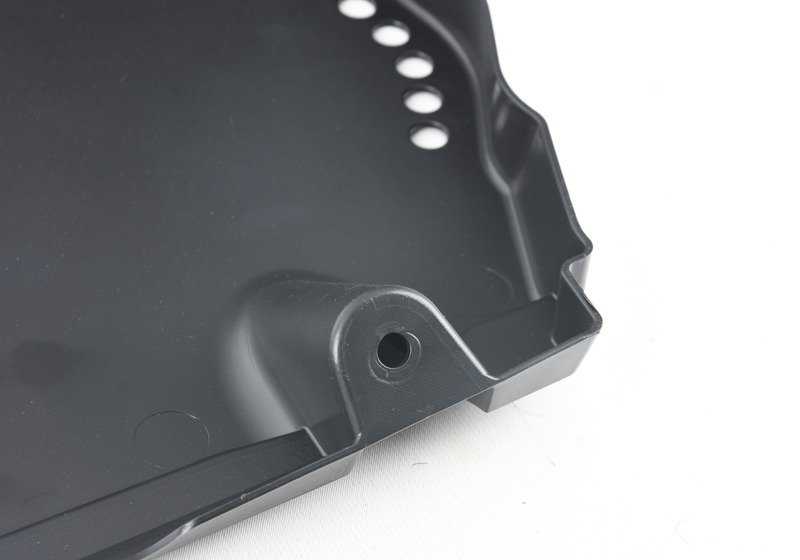 Coperchio posteriore basso OEM 51757186522 per BMW F10 e F11. Compatibile con versioni 518D e 520D. BMW originale BMW.