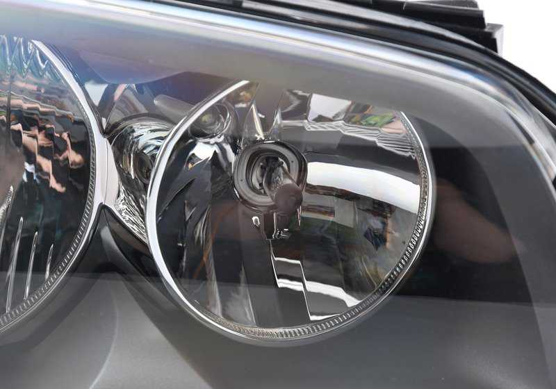 Faro delantero derecho OEM 63117193388 para BMW E81, E82, E87, E88. Compatible con versiones 116i, 116d, 118i, 118d. Pieza original BMW.