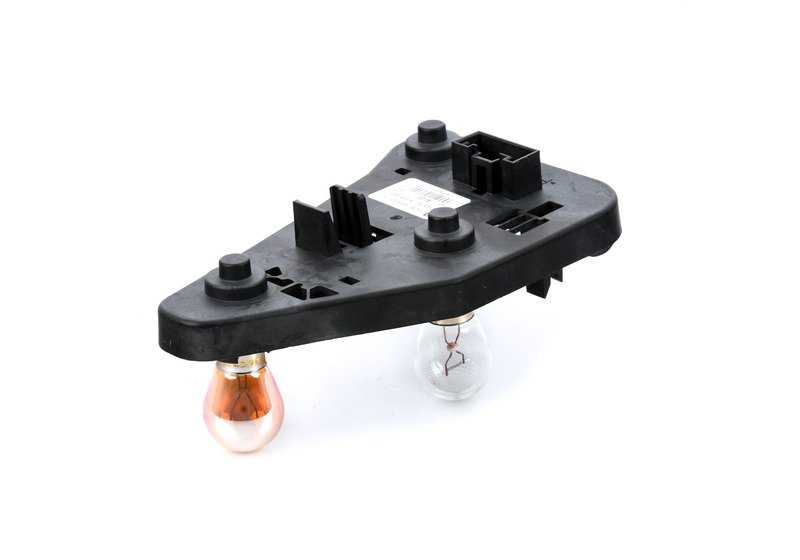 Portalámparas trasero izquierdo OEM 63213418439 para BMW X3 E83. Original BMW.