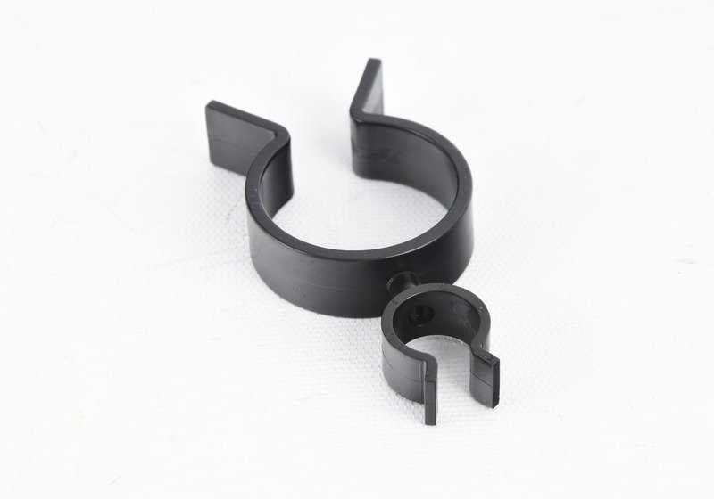 Soporte de manguera OEM 17121439256 para BMW E53. Original BMW.