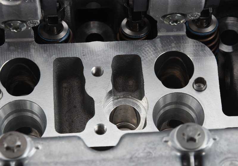 Culata de motor completa OEM 11127854005 para BMW F87, F87N, F80, F80N, F82, F82N, F83, F83N. Repuesto original BMW.