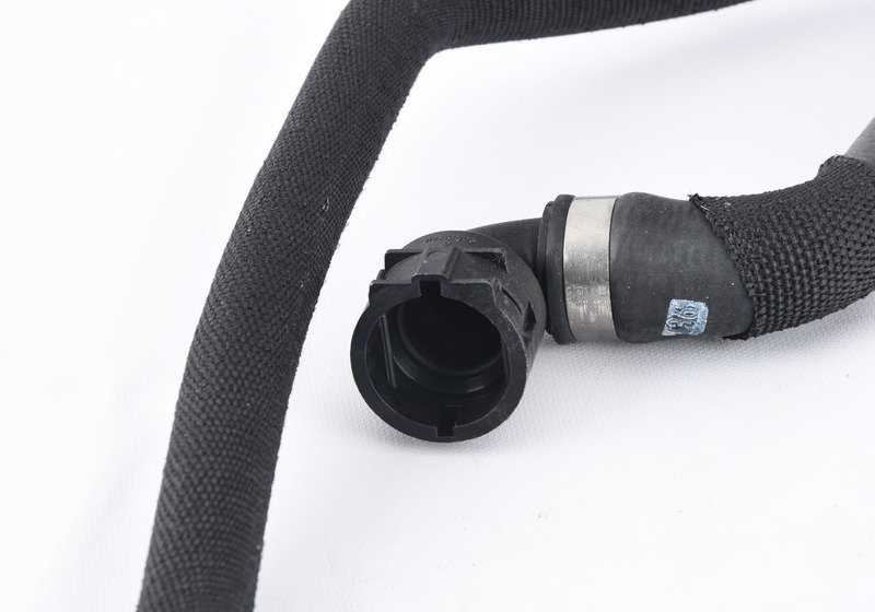 Tubo de conexión radiador-termostato OEM 17122409077 para BMW F87 M2 (todos los modelos N55 de 2015 a 2018). Original BMW.