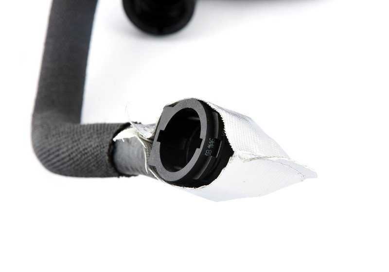 Tubo de conexión radiador-termostato OEM 17122409077 para BMW F87 M2 (todos los modelos N55 de 2015 a 2018). Original BMW.