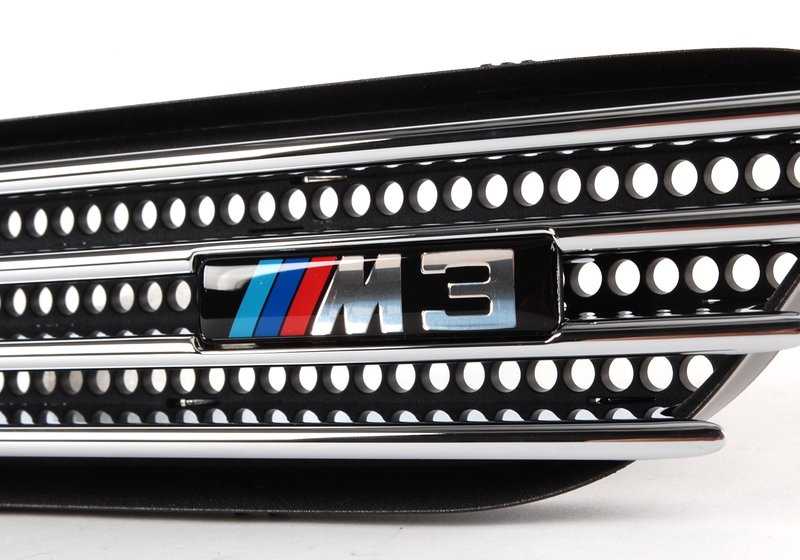 Rejilla lateral delantera derecha OEM 51132694608 para BMW E46. Original BMW.