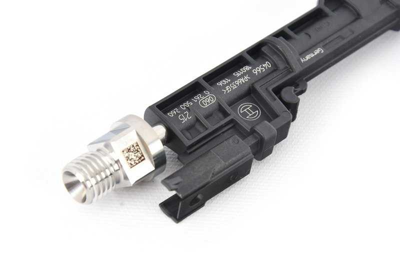 Inyector de combustible OEM 13648625397 para BMW F20, F21, F22, F23, F87, F30, F31, F34, F35, F80, F32, F33, F36, F82, F83, F07, F10, F11, F18, F06, F12, F13, F01, F02, E84, F25, F26, F15, F16, E89. Original BMW.