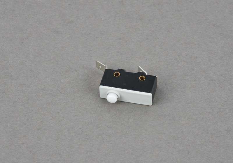 Interruptor microswitch OEM 13631288217 para BMW E28, E24 y E23. Compatible con modelos como 535i, M535i y más. Pieza original BMW para sistema de acelerador y control.