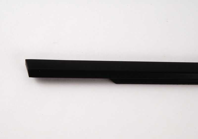 Cubierta pozo exterior derecho OEM 51348194710 para BMW Serie 3 E46. Original BMW.
