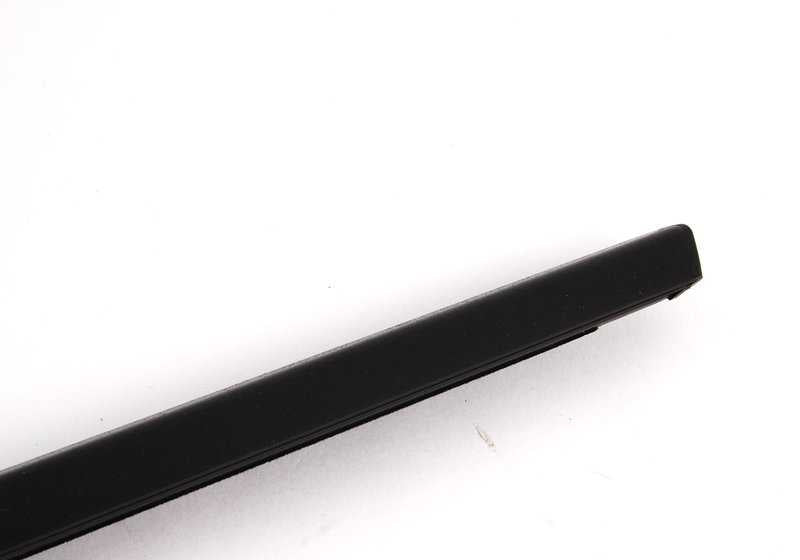 Cubierta pozo exterior izquierda OEM 51348194709 para BMW Serie 3 E46. Original BMW.