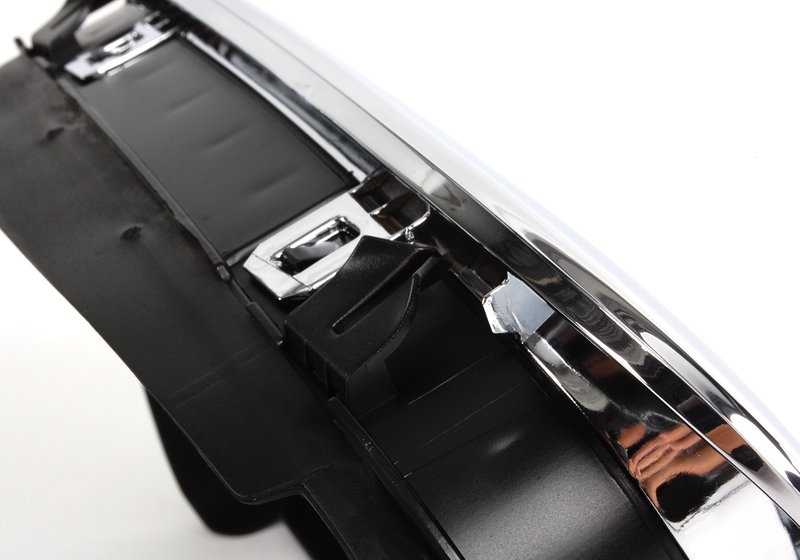 Rack décoratif droit pour la série BMW 3 E46 (OEM 51138208488). BMW d'origine