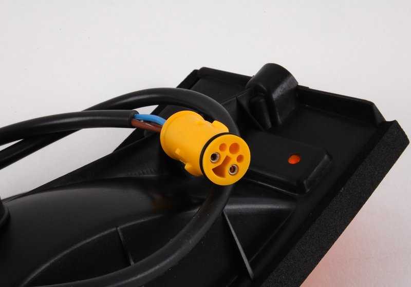 Intermitente derecho OEM 63131373298 para BMW E28. Original BMW.