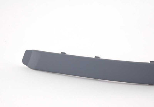 Moldura paragolpes delantera izquierda imprimada OEM 51117005957 para BMW E39. Original BMW. Ideal para sustituir pieza desgastada o dañada en modelos Serie 5 E39.