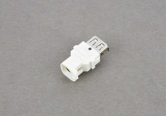 Adaptador USB OEM 84109390501 para BMW F45, F46, F31, F34, F80, F32, F33, F36, F82, F83, F90, G30, G31, G38, G32, G11, G12, F91, F92, F93, G14, G15, G16, F48, F49, F39, G01, G02, F15, F16 y MINI F55, F56, F57. Original BMW y MINI.