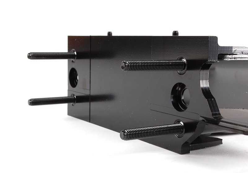 Soporte izquierdo del motor (motorträger) OEM 41117120883 para BMW E60, E61, E63, E64 (todas las versiones 520d con motor M47 y N47). Pieza original BMW.