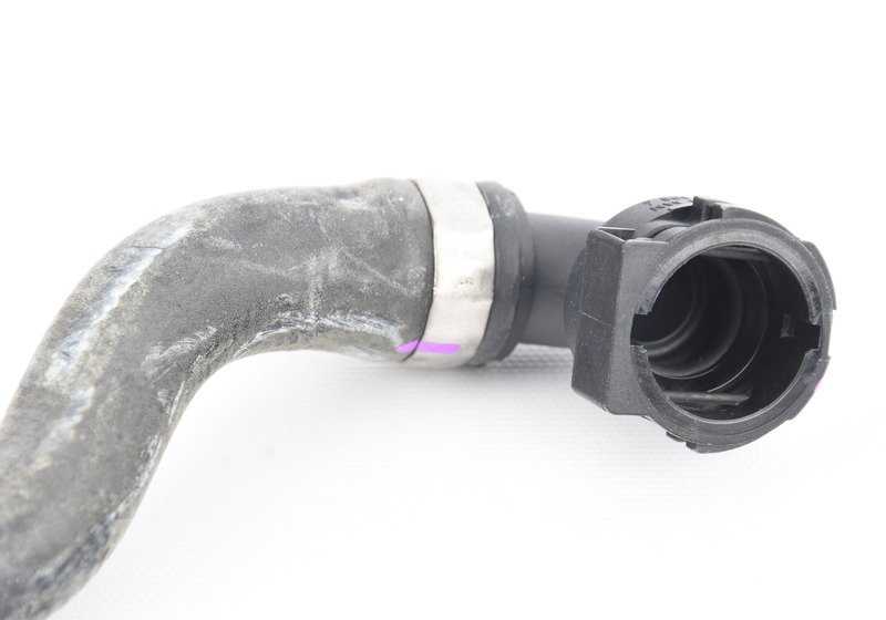 Manguera del sistema de refrigeración OEM 17127808117 para BMW X5 {E70, xDrive35d}. Recambio original BMW.
