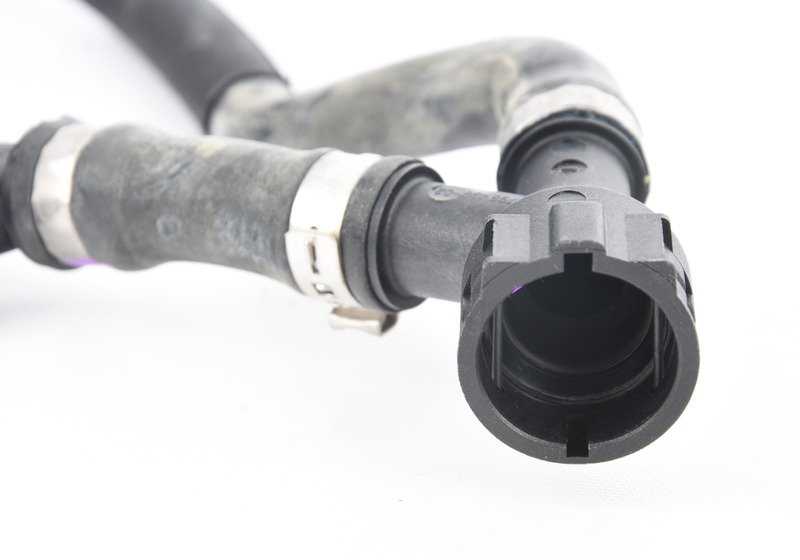Manguera del sistema de refrigeración OEM 17127808117 para BMW X5 {E70, xDrive35d}. Recambio original BMW.