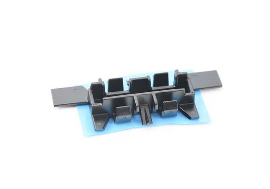 Clip de sujeción OEM 51138060761 para BMW F80, F80N, F82, F82N, F87. Pieza original BMW para rejillas y molduras exteriores.