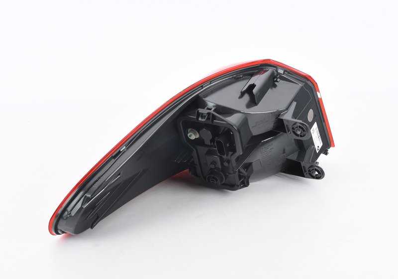 Piloto trasero derecho OEM 63217331282 para BMW F26. Luz trasera original montada en aleta lateral trasera derecha. Compatible únicamente con BMW X4 F26. Original BMW.