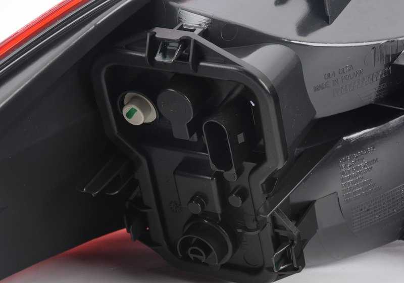 Piloto trasero derecho OEM 63217331282 para BMW F26. Luz trasera original montada en aleta lateral trasera derecha. Compatible únicamente con BMW X4 F26. Original BMW.