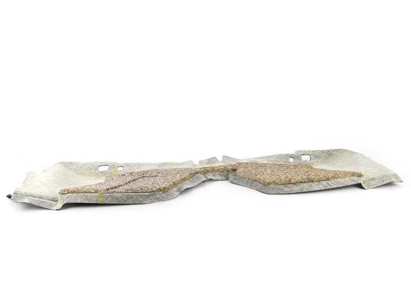 Protector inferior trasero OEM 51478187137 para BMW E36. Original BMW.