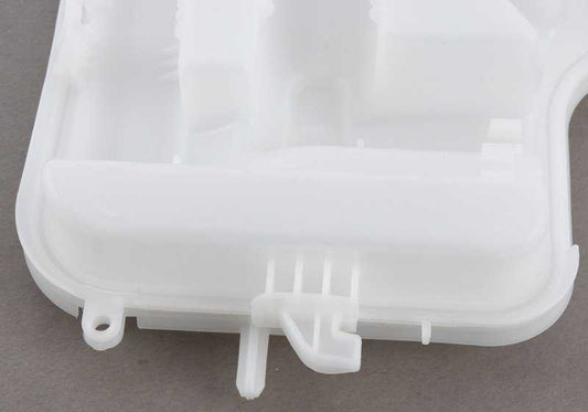 Depósito de agua limpiaparabrisas OEM 61667241680 para BMW F22, F22N, F23, F23N, F87, F87N, F30, F30N, F34, F34N, F35, F35N, F80, F80N, F32, F32N, F33, F33N, F36, F36N, F82, F82N, F83, F83N. Original BMW.