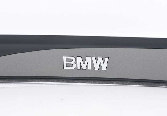 Embellecedor entrada trasera derecha OEM 51477034306 para BMW E60 y E61. Original BMW.