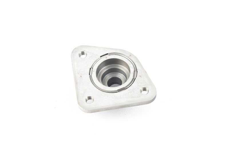 Adaptador OEM 11311718733 para BMW Serie 7 E32 y E38, Serie 8 E31 con motores M70 y M73. Pieza original BMW. Ideal para sustitución en sistema de distribución o lubricación según modelo.
