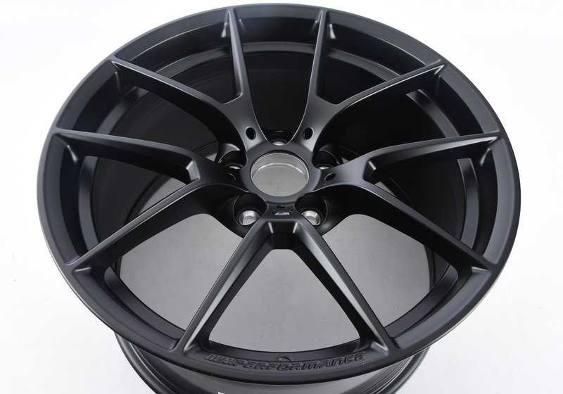 Llanta de aleación M Performance Y-Spoke 763M OEM 36118053422 para BMW F87. Original BMW.