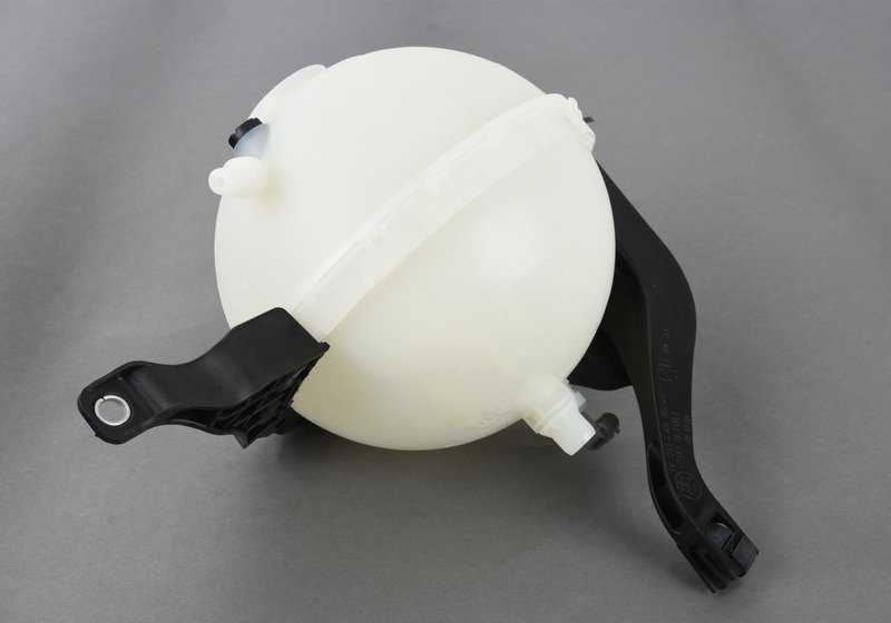 Depósito de expansión refrigerante OEM 17138614293 para BMW F07, F10, F11, F18 y sus variantes (F07N, F10N, F11N, F18N). Repuesto original BMW.
