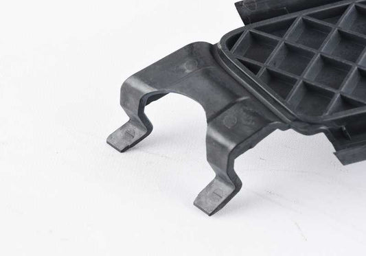 Tapa derecha para luz antiniebla OEM 51117166608 para BMW E82, E88. Original BMW.