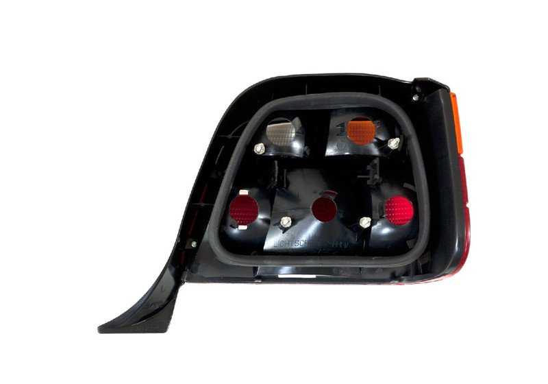 Piloto trasero izquierdo OEM 63218371941 para BMW E36. Compatible con todas las variantes de carrocería (Berlina, Coupé, Touring, Compact y Cabrio). Pieza original BMW.