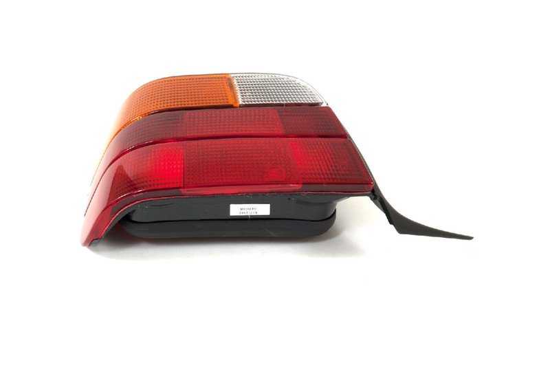 Piloto trasero izquierdo OEM 63218371941 para BMW E36. Compatible con todas las variantes de carrocería (Berlina, Coupé, Touring, Compact y Cabrio). Pieza original BMW.