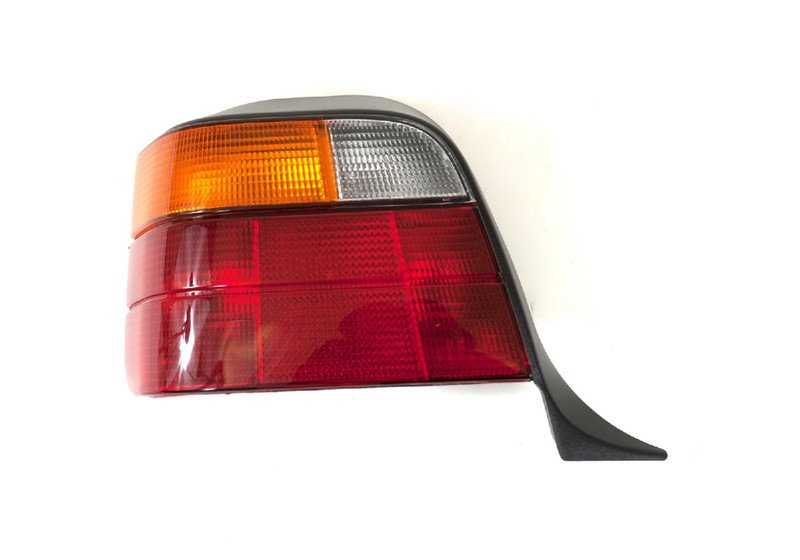 Piloto trasero izquierdo OEM 63218371941 para BMW E36. Compatible con todas las variantes de carrocería (Berlina, Coupé, Touring, Compact y Cabrio). Pieza original BMW.