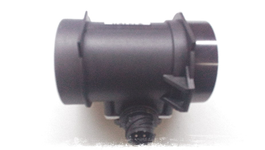 Caudalímetro OEM 13621703275 para BMW E36, E39, E38. Sensor de masa de aire original BMW. Compatible con modelos 323i entre 1995 y 1999. Sensor 4 pines. Repuesto original BMW.