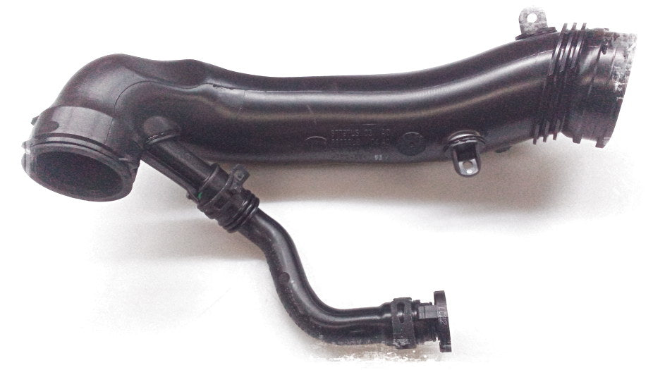 Conducto de aire OEM 13717599226 para MINI R55, R56, R57, R58, R59, R60. Compatible con versiones Cooper S con motor N18. Original MINI.