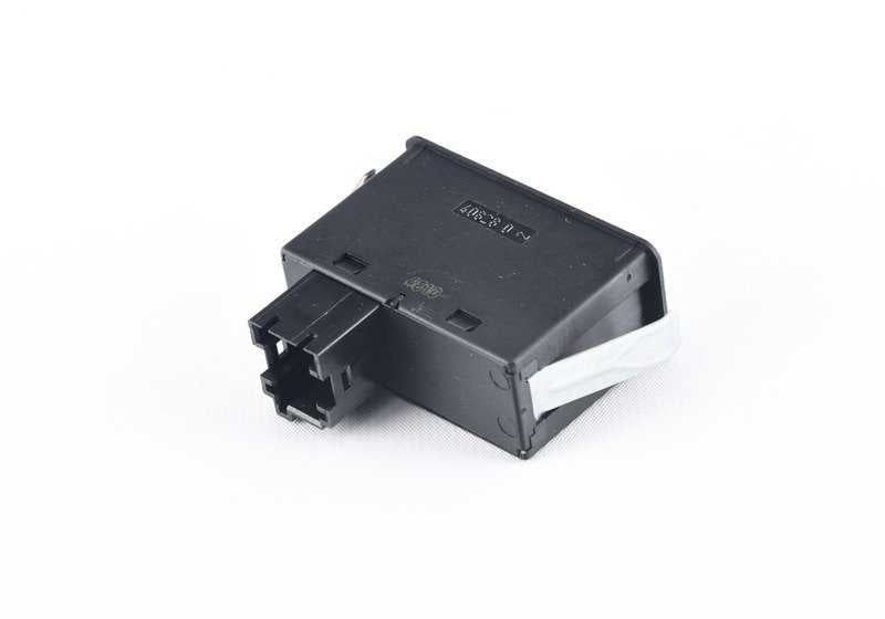 Interruptor desempañador luneta trasera / A/C / recirculación OEM 61311391764 para BMW E34. Original BMW.