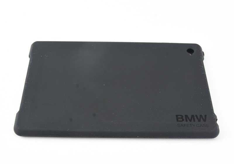 Funda protectora para tablet OEM 51952420910 para BMW {E81,E82,E87,E88,F20,F21,F22,F23,F30,F31,F32,F33,F34,F36,G20,G21,G30,G31,G32,G42,G60,G70,G07,G06,F10,F11,F90,E90,E91,E92,E93,G05,G01,F25,F26,E70,E71,E53,E60,E61,F07,F02,F01,G11,G12,i3,G26,G08} y M