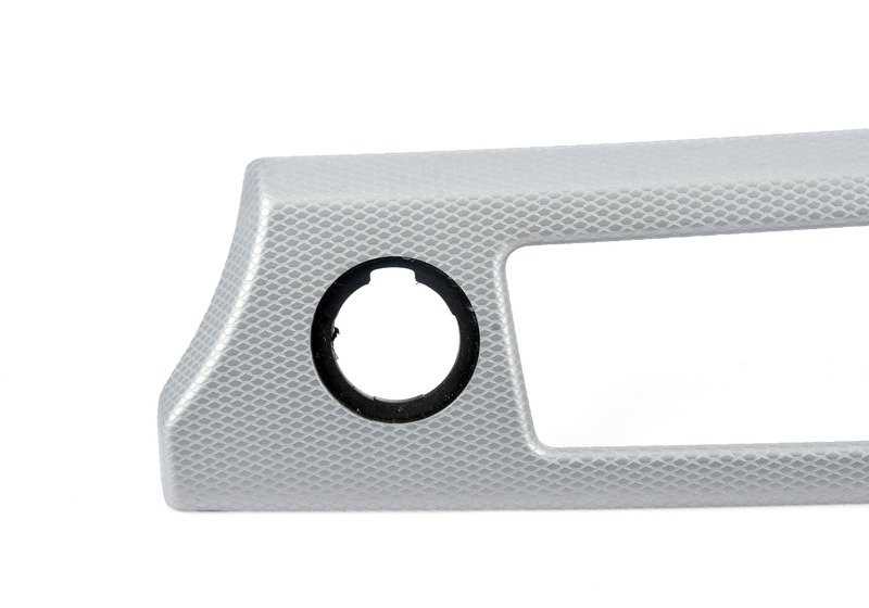 Embellecedor de salpicadero en aluminio derecho OEM 51459148069 para BMW E90, E91, E92, E93. Original BMW.