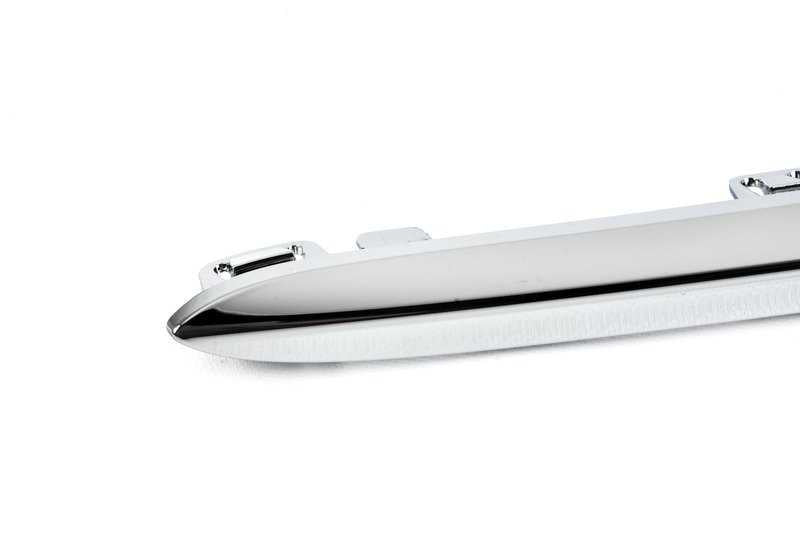 Moldagem traseira OEM 51127403875 para BMW F22, F22N, F23, F23N. Acabamento de linha de luxo. BMW original.