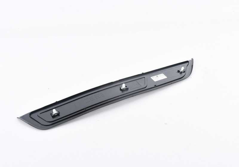 Embellecedor M entrada puerta trasera derecha OEM 51478050052 para BMW F10 y F11. Da un toque deportivo al umbral de la puerta. Original BMW.