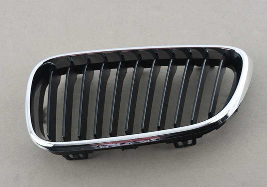 Rejilla decorativa frontal izquierda OEM 51137295521 para BMW Serie 2 F22, F23. Compatible con modelos 218d, 218i con motor N47T, B47U y B38M. Original BMW.