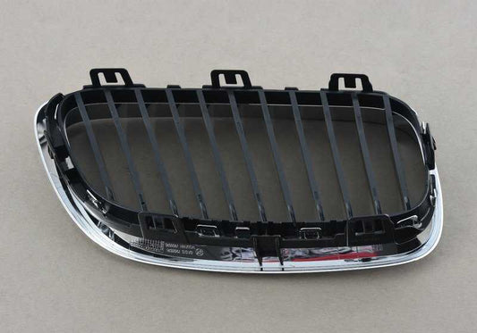 Rejilla decorativa frontal izquierda OEM 51137295521 para BMW Serie 2 F22, F23. Compatible con modelos 218d, 218i con motor N47T, B47U y B38M. Original BMW.