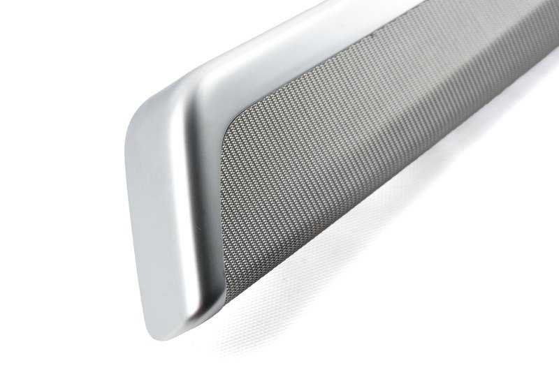 Moldura embellecedora de puerta en aluminio delantero izquierdo OEM 51418051327 para BMW F10, F11. Original BMW.