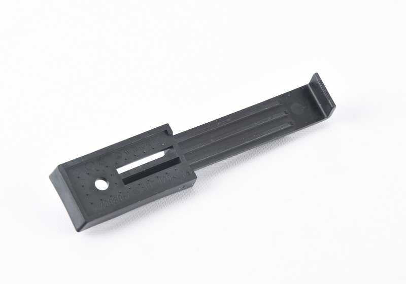 Placa de soporte OEM 51477008052 para BMW Serie 3 E46 (316i, 318d, 318i) desde 01/2002 hasta 07/2005. Original BMW.