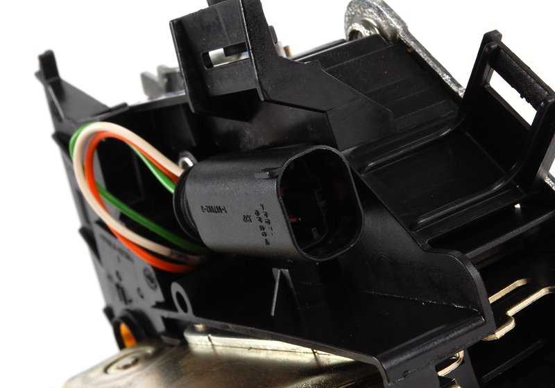 Cierre de puerta delantero derecho OEM 51218235104 para BMW E39 520d, 520i (todos los motores y transmisiones compatibles). Original BMW.