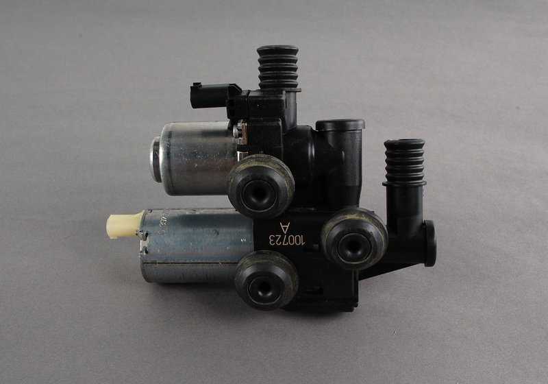 Válvula de agua con bomba adicional OEM 64118369807 para BMW E46, X3 E83, Z3 E36... y más. Original BMW.