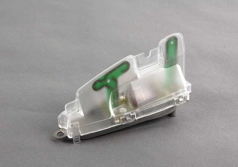 OEM ceiling antenna 65206957345 for BMW E60, E60N, E61, E61N, E65 and E66. Original BMW. Ideal to improve the GPS signal, radio or telephone in your vehicle.