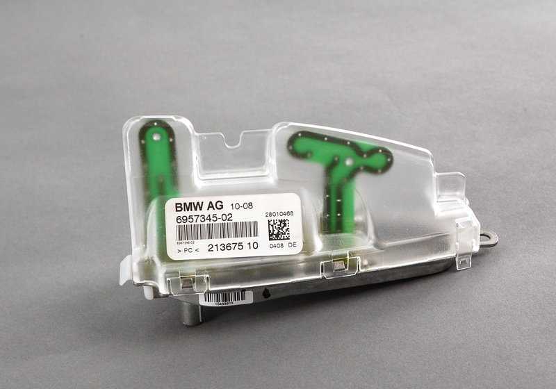OEM ceiling antenna 65206957345 for BMW E60, E60N, E61, E61N, E65 and E66. Original BMW. Ideal to improve the GPS signal, radio or telephone in your vehicle.