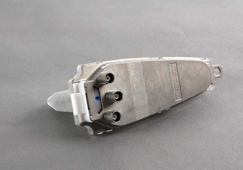 OEM ceiling antenna 65206957345 for BMW E60, E60N, E61, E61N, E65 and E66. Original BMW. Ideal to improve the GPS signal, radio or telephone in your vehicle.