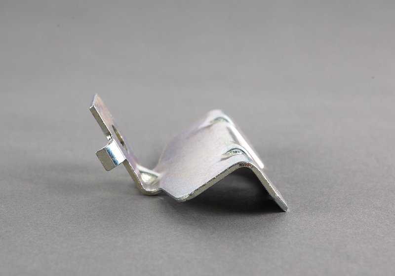 Pieza angular consola central OEM 51161977339 para BMW Serie 3 E36 (316i, 318i, 320i, 325i… y más). Original BMW.